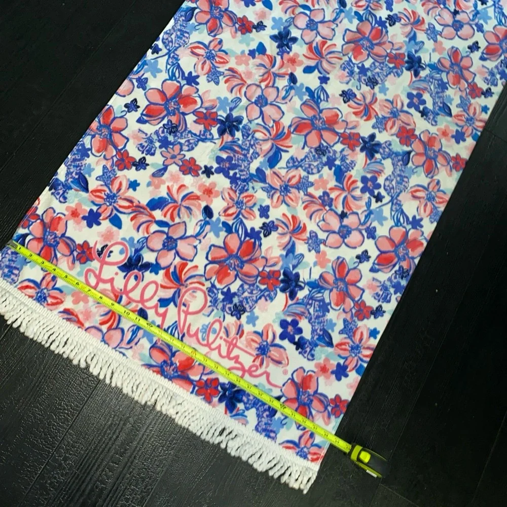 Lilly Pulitzer Beach Towel in Resort White Multi Color Party Like A Lobstar‎